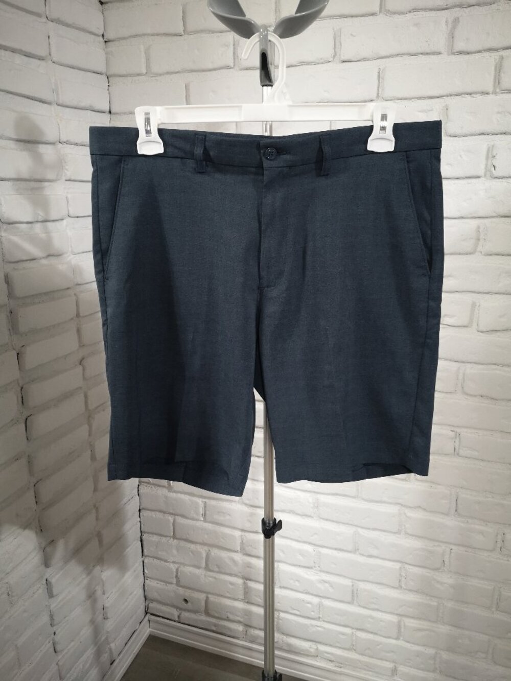 Haggar Cool 18 Men's Size 36 Blue Flat Front Golf / Dress Shorts